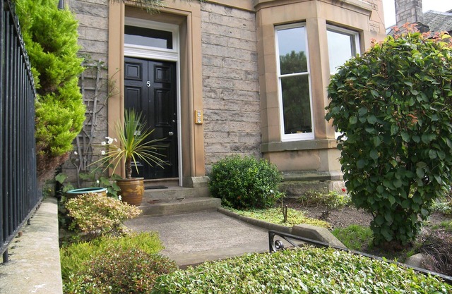 Luxury Edinburgh Victorian Home - Central Edinburgh, 3 beds with carparking