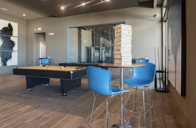 Luxury Entire 2 BdRm 2 Bath High Rise Condo