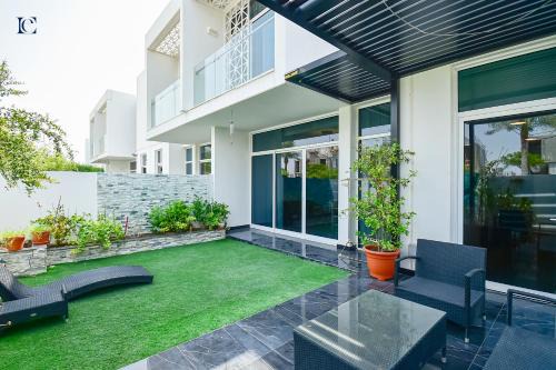 Luxury Escapes - Private Villa with 3Bedroom plus Maids - Mudon
