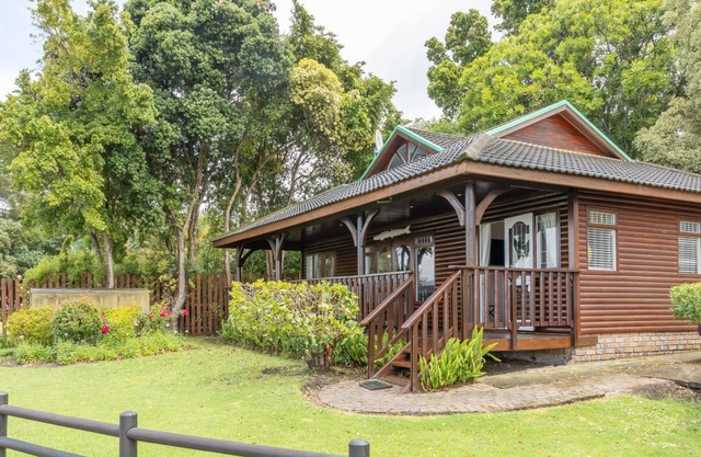Luxury Family Chalet | BBQ Deck & Lagoon View