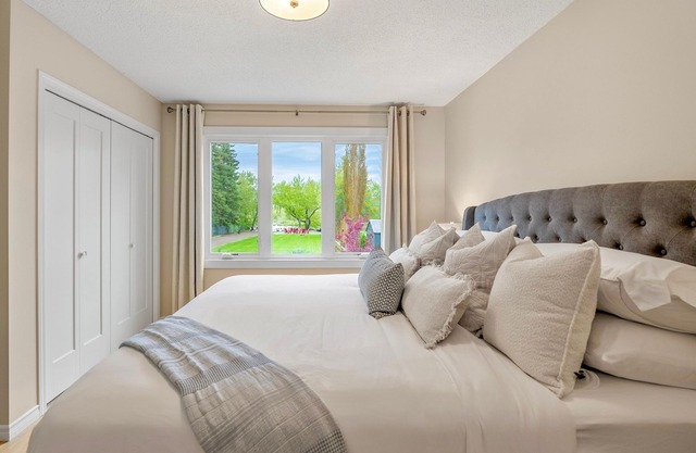 Luxury Family Home on the Bow - 5BR, Yard, more!