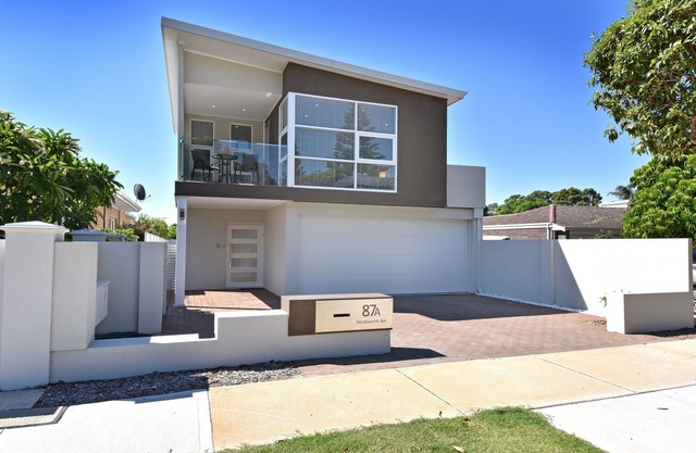 Luxury Family home w/2 living rooms-5min from golf course and close to CBD