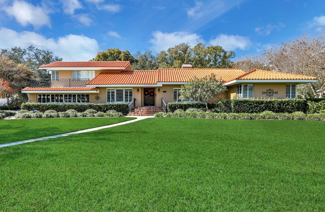 Luxury Garden estate near Manatee river in historic area!