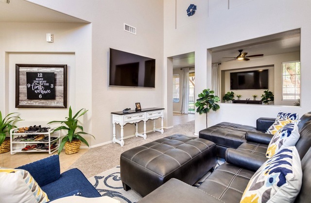 Luxury Golf Community Retreat ~ Putting Green, EV Charger, Pool & Hot Tub