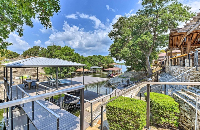 Luxury Granbury Home w/Private Boat Dock!