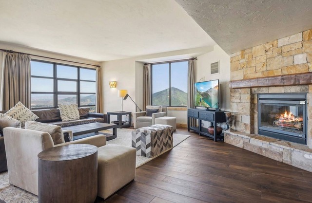 Luxury Grand Summit Hotel Penthouse (Ski-in/Out) w Private Sauna