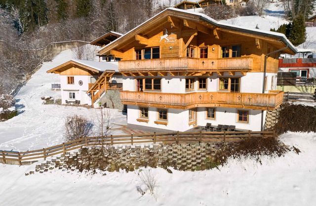 Luxury group accommodation near lift