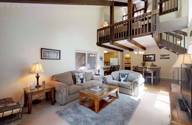 Luxury Group Retreat with A/C, Hot Tub and River Views