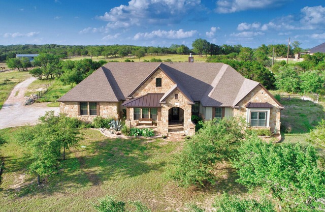 Luxury Hill Country Retreat| 16 acres| Private POOL| Fire Pit| 360 Views| Pet Friendly| Sleeps 16