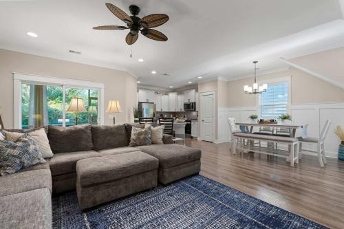 Luxury Hilton Head Villa Getaway 4BR 3 Full BA 1 Half BA Beach Essentials Included