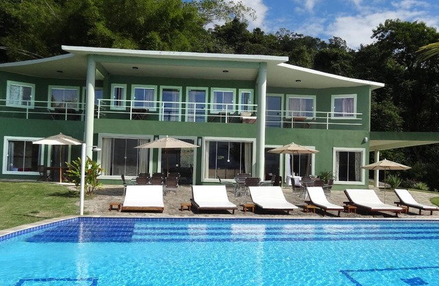 Luxury holiday house Paraty mountains and beach