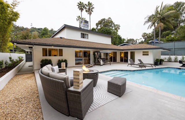 Luxury Hollywood Hills Villa: Heated Pool, Unique Design, Peaceful and Private