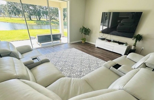 Luxury Home. 15 Minutes to St Augustine down town and Beach .