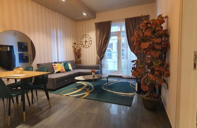 Luxury Home A Short Drive Away From Dubai Downtown
