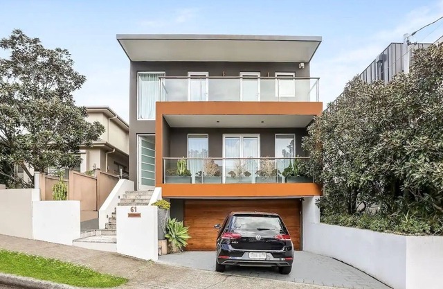 Luxury Home-Heated Pool-5 Bedrooms-4 Bathrooms