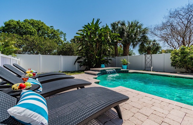 Luxury home 🔥HEATED POOL🔥 Home W/outdoor living and Boat rental 🚤