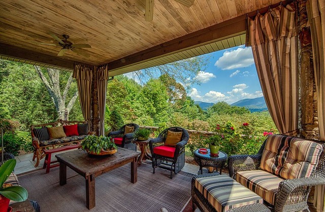 Luxury Home in Laurel Ridge Country Club Community