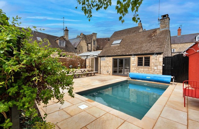Luxury Home in Painswick by St. Mary’s Church