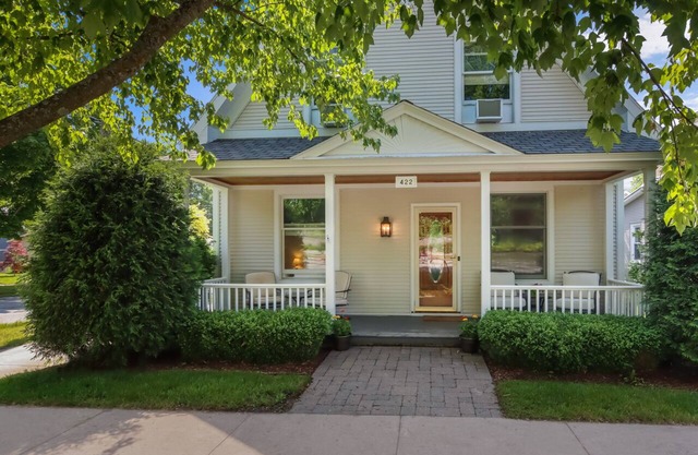 Luxury Home in the Heart of Leelanau Wine Country, BLOCK FROM THE BEACH!