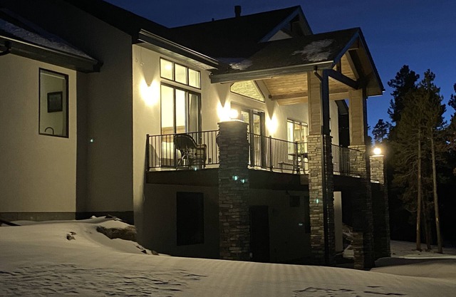 Luxury Home, Lake & Mountains View around