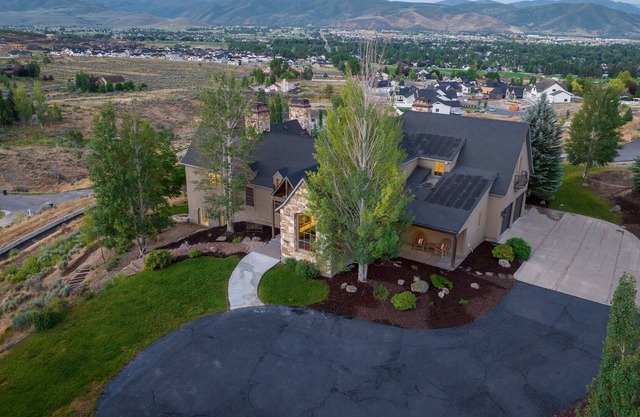 Luxury Home | Near Park City | Sleeps 12 | Sauna | Theatre