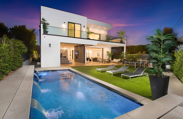 Luxury home with Pool/Movie Theater/Sauna/GYM