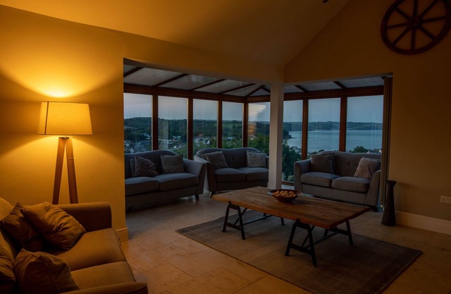 Luxury House With Amazing Sea Views, 4 En-Suite Bedrooms, Private Swimming Pool