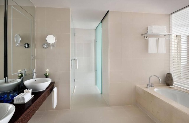 Luxury King or Twin Room Near Dubai Festival Mall