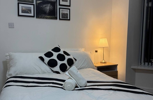 Luxury King Room in Family Home