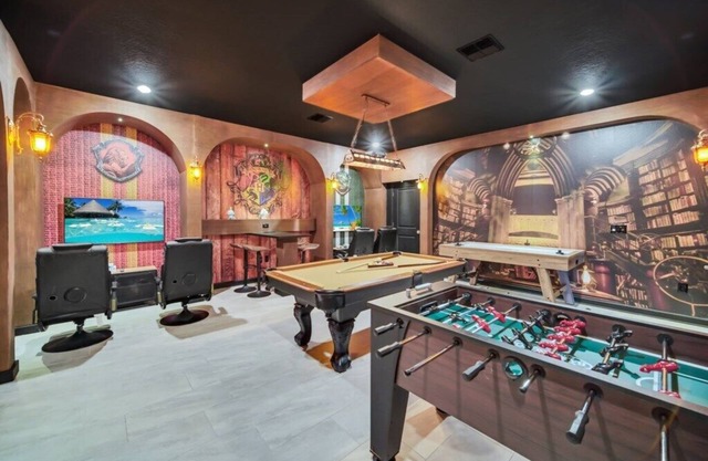 Luxury Lake View 9 BR Villa With Games Room and Theater