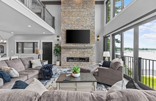 Luxury Lakefront 4BR w/Beach