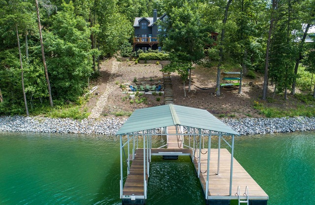 Luxury Lakefront on Lake Nottely near Blueridge Georgia
