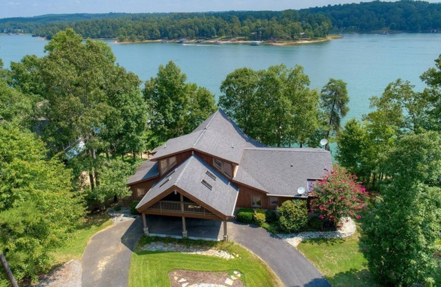 Luxury Lakeside Retreat