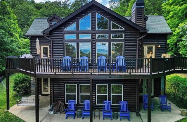 Luxury Log Cabin Hideaway Near Lake Chatuge w/2 Master Suites