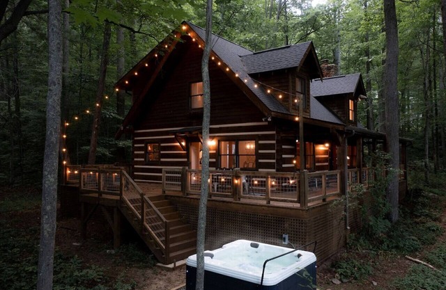 Luxury Log Cabin *Waterfall*Hot Tub*Firepit*Hiking