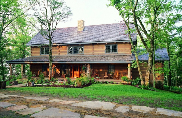 Luxury Log Home. Douglas Lake Estate. 40 acres with only 2 homes.