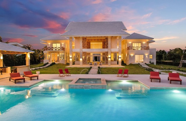 Luxury Mansion with 6 bedrooms
