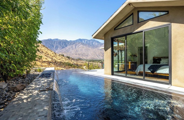 Luxury Meets Nature in Scenic Palm Springs