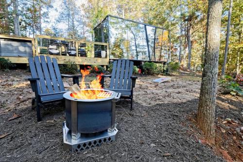 Luxury Mirror House-private, hot tub, 1 way glass