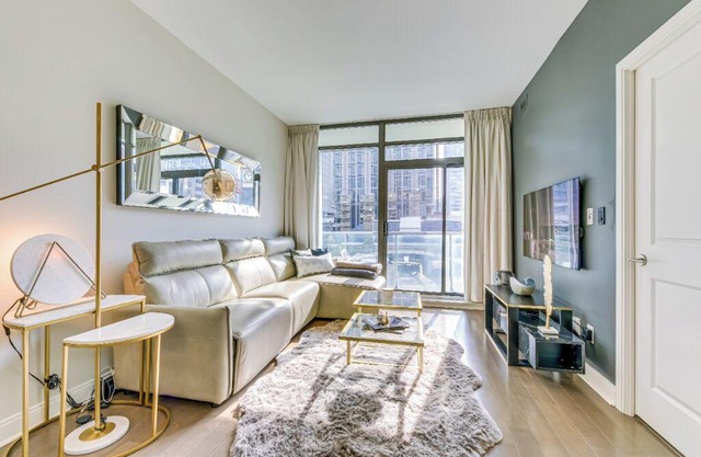 Luxury Modern Condo with Gym and Free Parking