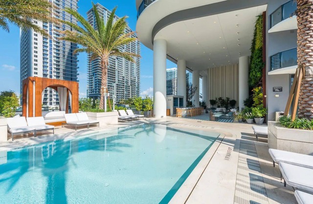 Luxury Modern Style Hotel, Prime Brickell Location w/Terrace Pool