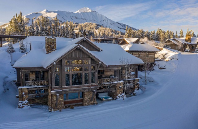 Luxury Moonlight Basin Ski Chalet, Gorgeous Views, sleeps 22, 6 B/R 6½ Bath