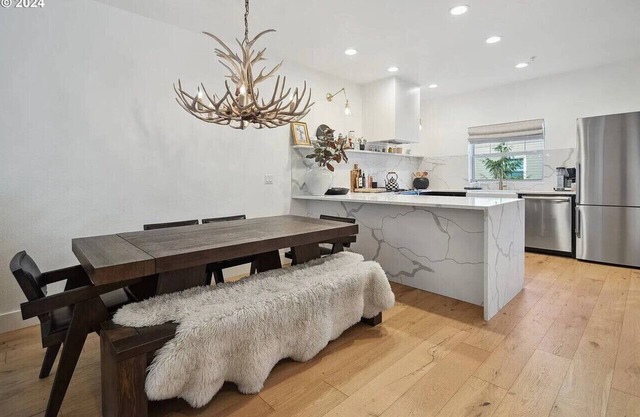 Luxury Mountain Townhome Steps to Government Camp, Ski Bowl, Pool & Hot Tub