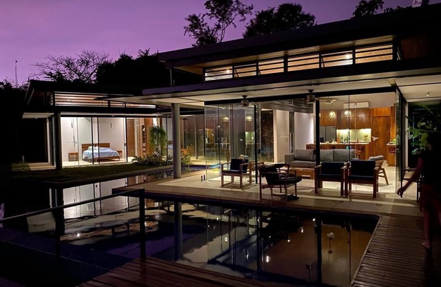 Luxury, nature and privacy with Jungle and Ocean views. 3 bedrooms w/Ensuites