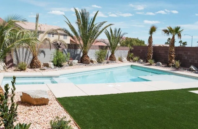Luxury Oasis Near the Las Vegas Strip – Sleeps Large Groups in Style