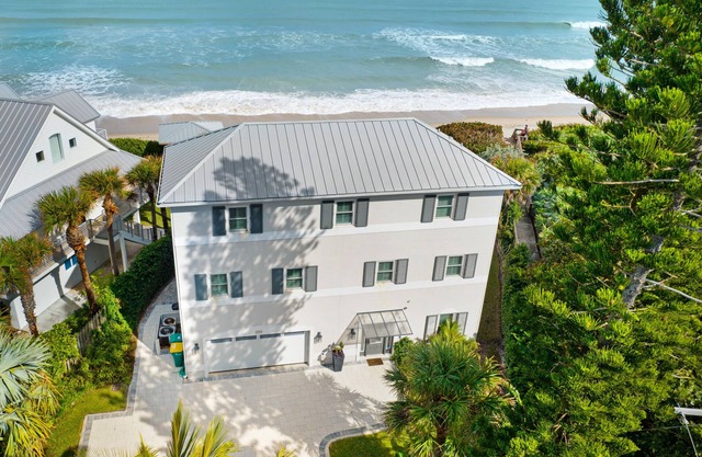 Luxury Oceanfront Beach House - all bedrooms have spectacular views - Sleeps 6+