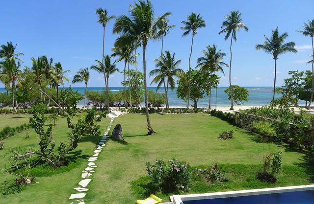 Luxury ON THE BEACH, idyllic ocean cove, spectacular views, Infiniti pool