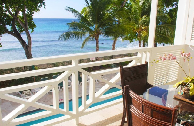 Luxury One Bedroom Beach Front Condo in Paynes Bay