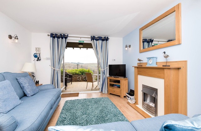 Luxury one bedroom cottage with lovely views