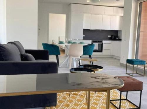 Luxury one bedroom w terrace&parking- 142-100